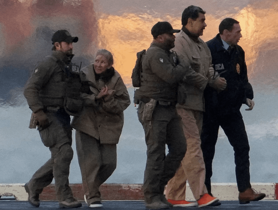 Oil Shrugs Off Venezuelan Invasion as Markets Drift Into a Wedge of Uncertainty